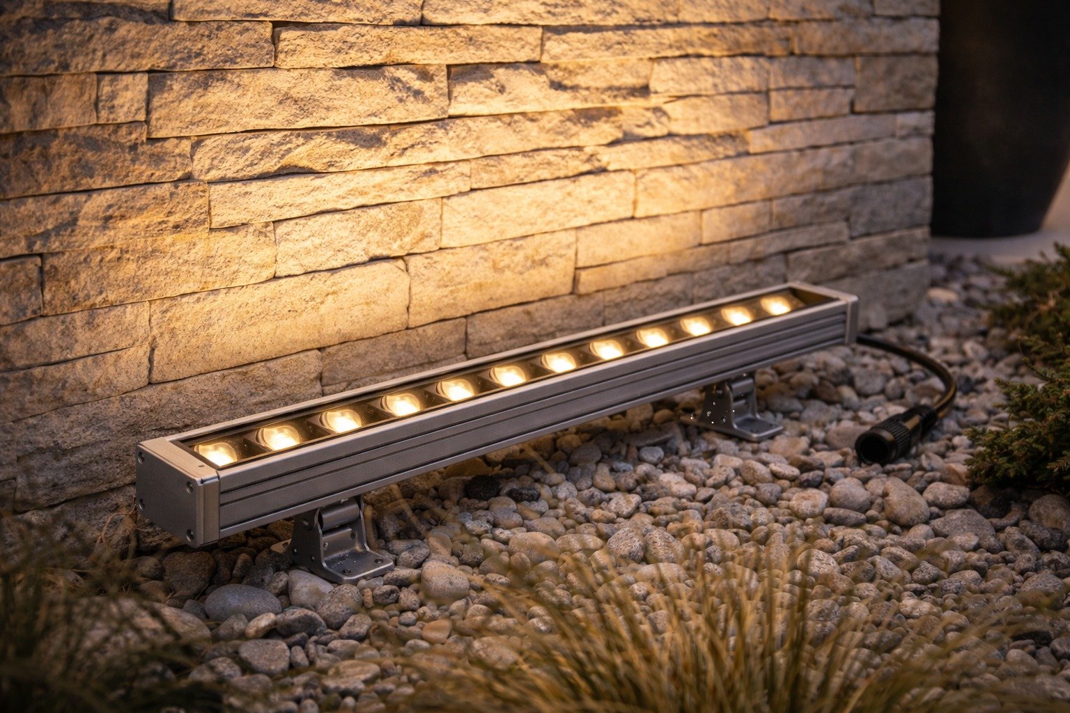 AV-Facade Wall Washer : Uniform & Controlled Architectural Facade Illumination - Image 3